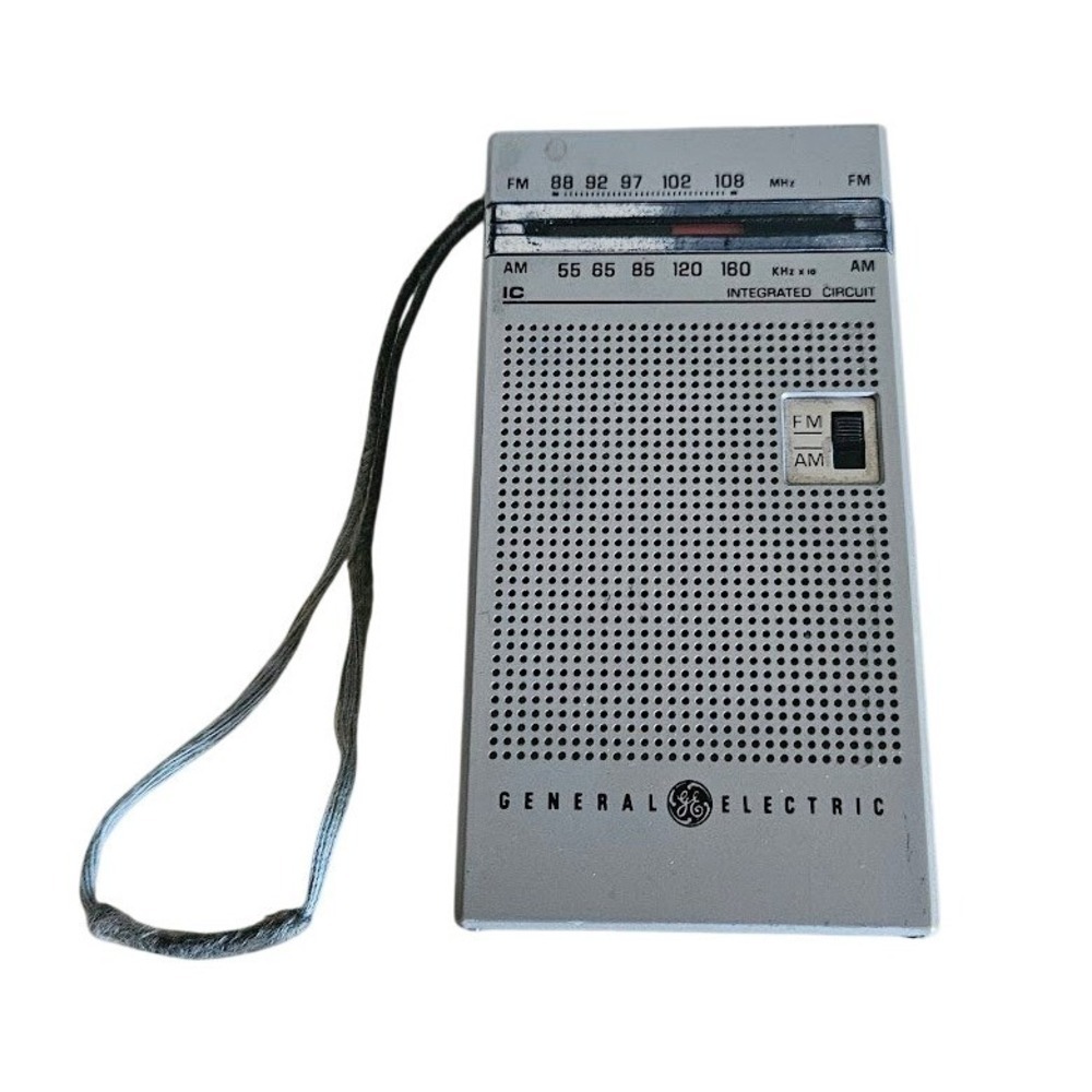 Vintage General Electric AM FM Pocket Radio - Broken Antenna